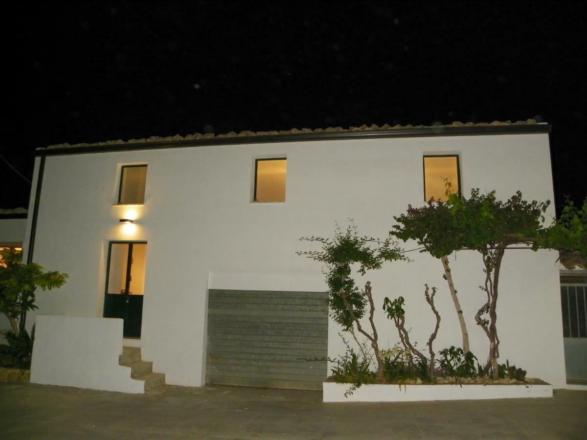 Dabbanna Guest House Chiaramonte Gulfi Exterior photo